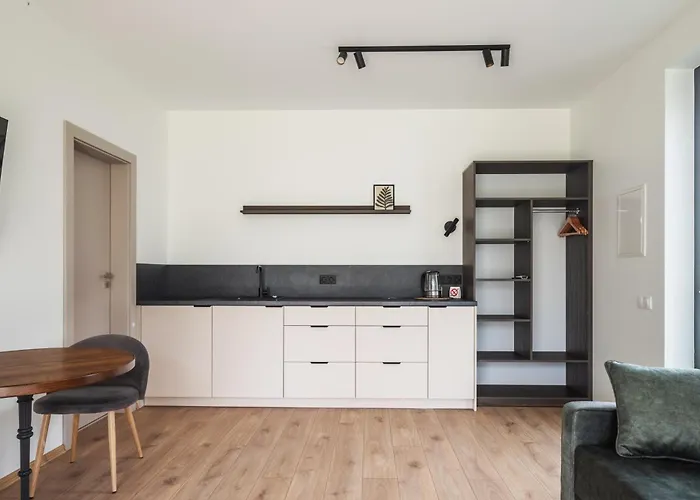 Topoliu Apartamentai * פלאנגה